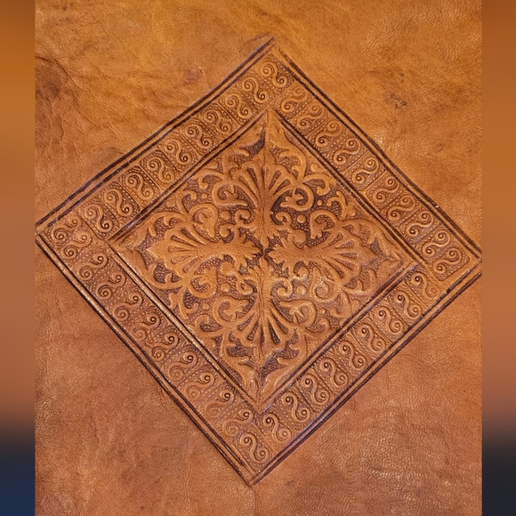 Vintage Tooled/Embossed Tan Leather Purse - Picture 8 of 13